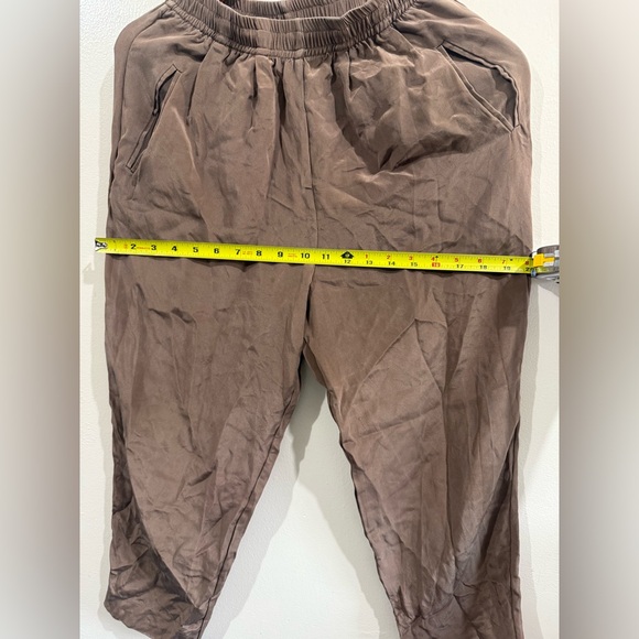 MODERN WEAVING Women's Relaxed Fit Joggers in Taupe - Picture 4 of 6